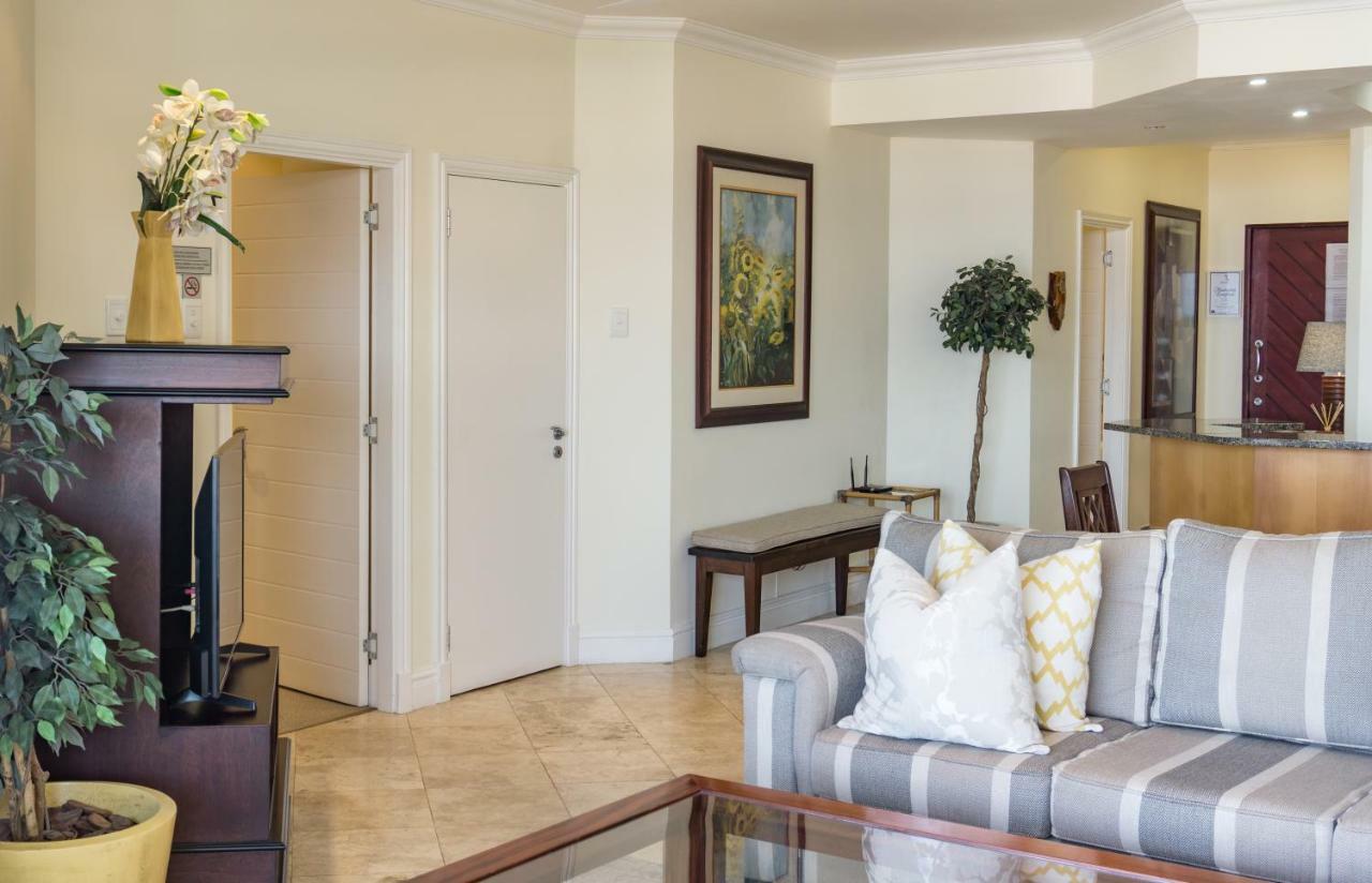 302 Oyster Schelles - By In Umhlanga * Durban