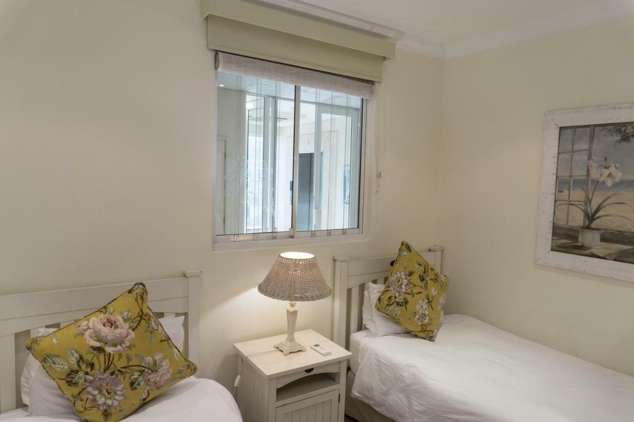 302 Oyster Schelles - By In Umhlanga Durban